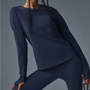 Alo Airbrush Winter Warm Nocturne Long Sleeve in Navy Size Small